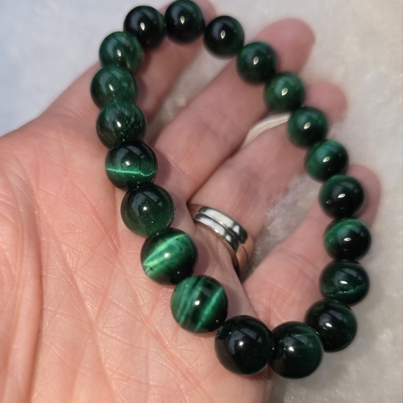 10mm Green Tiger Eye Bracelet - Picture 9 of 10